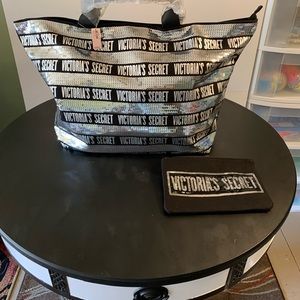 🎁Victoria’s Secret Travel Tote & Wristlet “NEW”